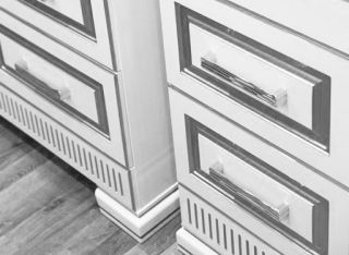 Шкаф-колонна Opadiris Оникс 50 L Z0000005505 Белый глянцевый с серебристой патиной