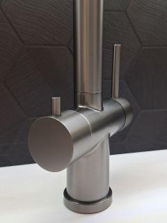 Смеситель для кухни с гибким изливом AltroBagno Flusso 050203 GrMt оружейная сталь